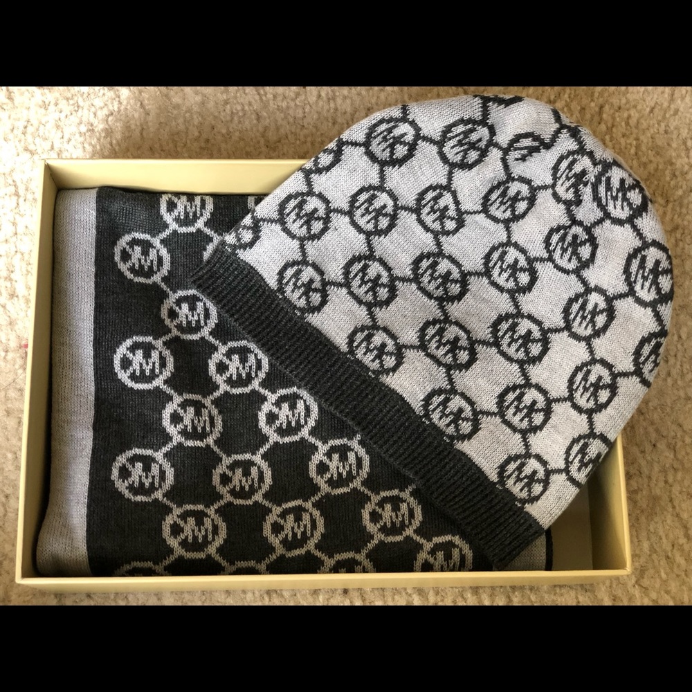 Michael Kors Scarf/Hat Set